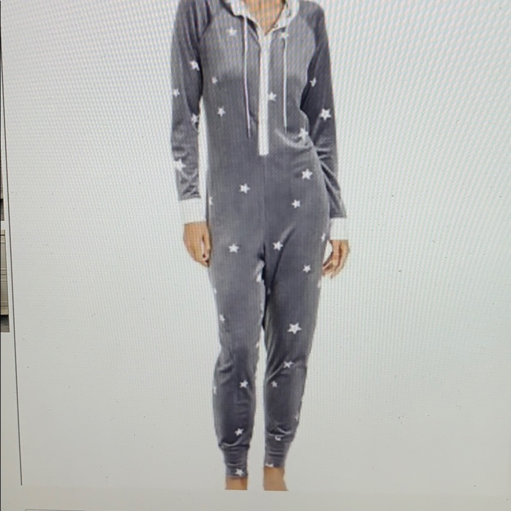 NWT⚡️Velvet star onesie by Jenni⚡️